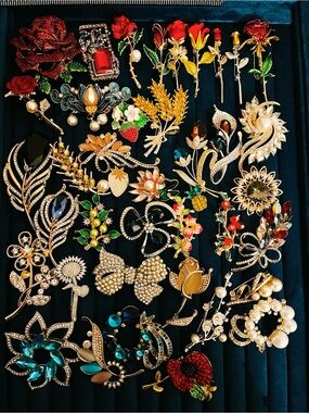 Lot 40 Statement Brooch Pin Flower Rose Strawberry Pearl Rhinestone Crystal